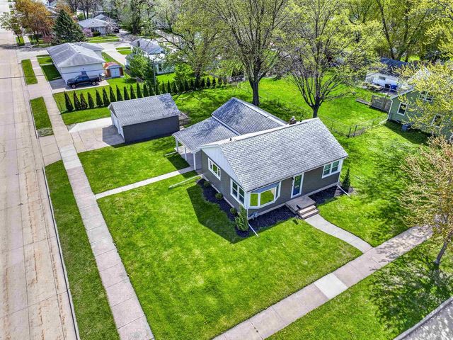 1432 EVANS STREET, Oshkosh, WI 54901