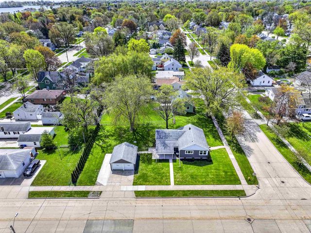 1432 EVANS STREET, Oshkosh, WI 54901