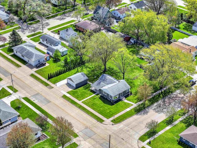 1432 EVANS STREET, Oshkosh, WI 54901