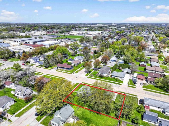 1432 EVANS STREET, Oshkosh, WI 54901