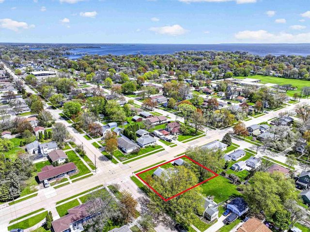 1432 EVANS STREET, Oshkosh, WI 54901