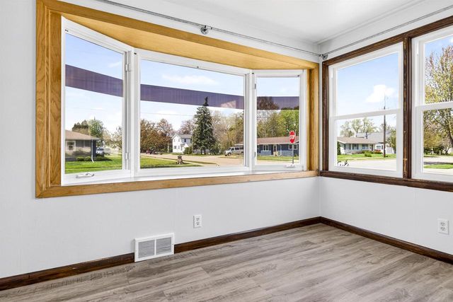 1432 EVANS STREET, Oshkosh, WI 54901