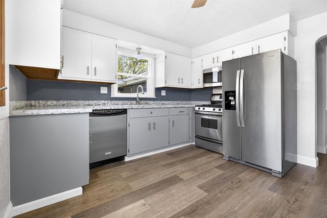 1432 EVANS STREET, Oshkosh, WI 54901
