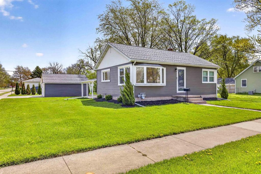 1432 EVANS STREET, Oshkosh, WI 54901