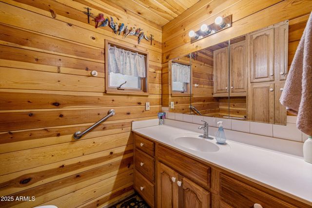 2933 WILDCAT Trail, Overgaard, AZ 85933