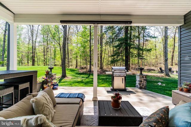 20 BARNITZ WOODS DR, Mount Holly Springs, PA 17065