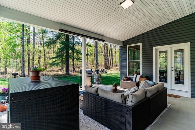 20 BARNITZ WOODS DR, Mount Holly Springs, PA 17065