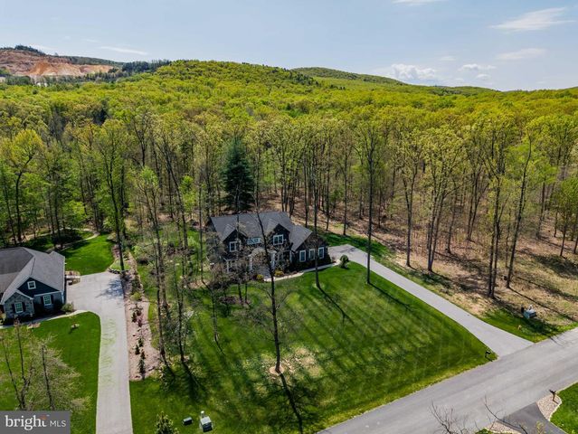 20 BARNITZ WOODS DR, Mount Holly Springs, PA 17065