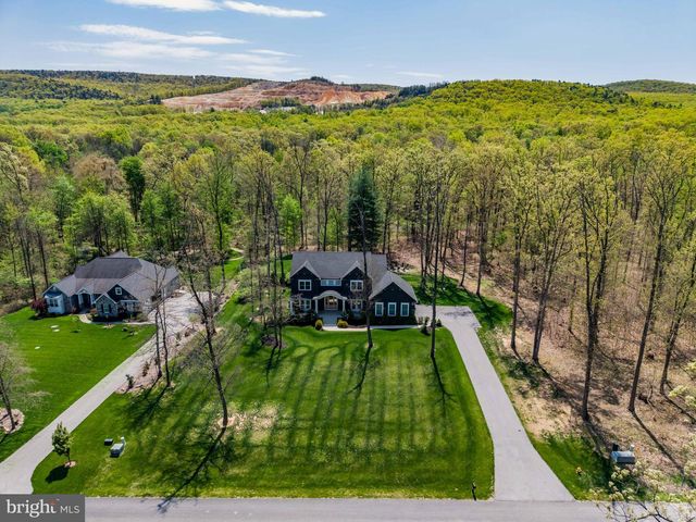 20 BARNITZ WOODS DR, Mount Holly Springs, PA 17065