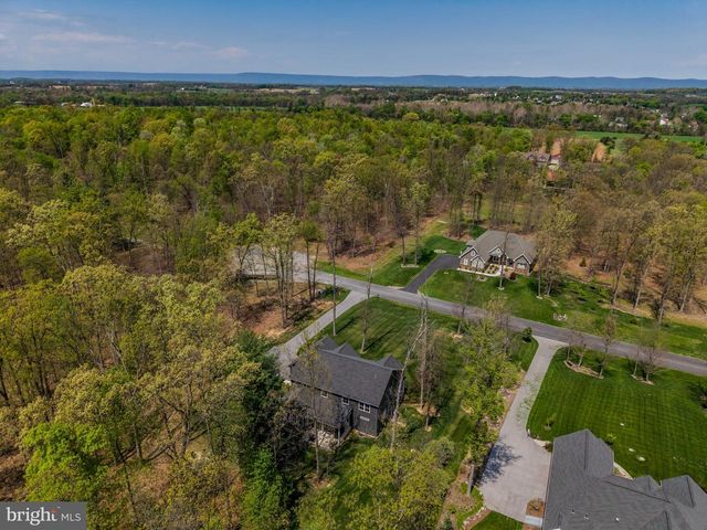 20 BARNITZ WOODS DR, Mount Holly Springs, PA 17065