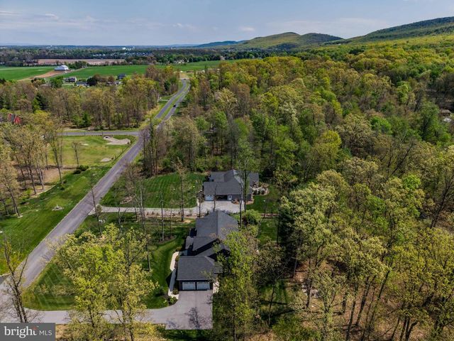 20 BARNITZ WOODS DR, Mount Holly Springs, PA 17065
