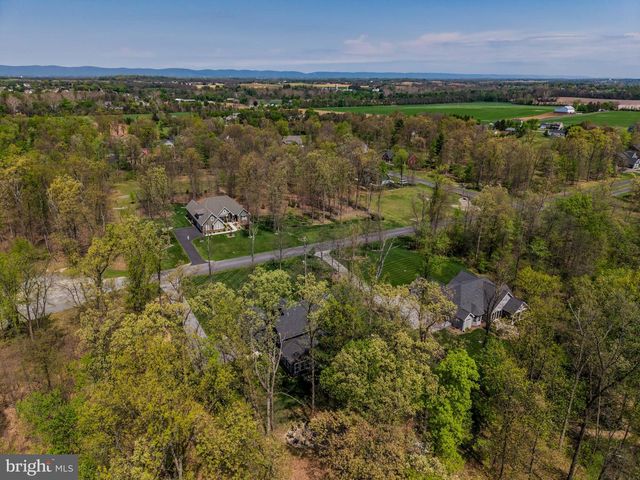 20 BARNITZ WOODS DR, Mount Holly Springs, PA 17065