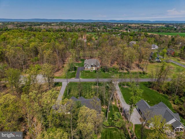 20 BARNITZ WOODS DR, Mount Holly Springs, PA 17065