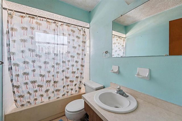 3050 MEADOW LAKE AVENUE, Largo, FL 33771