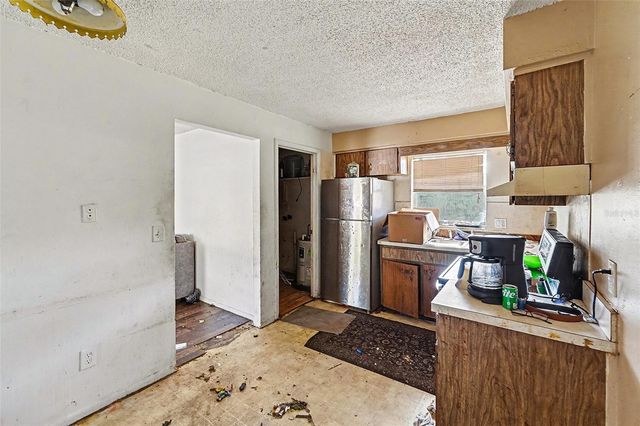 3050 MEADOW LAKE AVENUE, Largo, FL 33771