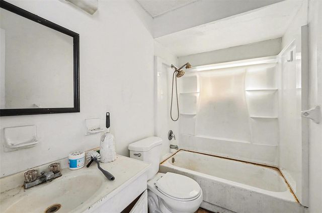 3050 MEADOW LAKE AVENUE, Largo, FL 33771