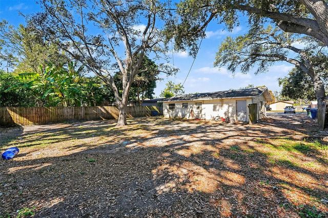 3050 MEADOW LAKE AVENUE, Largo, FL 33771