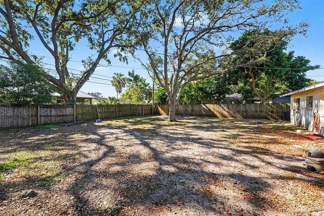 3050 MEADOW LAKE AVENUE, Largo, FL 33771