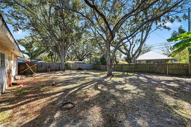 3050 MEADOW LAKE AVENUE, Largo, FL 33771