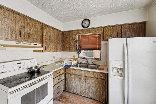 3050 MEADOW LAKE AVENUE, Largo, FL 33771