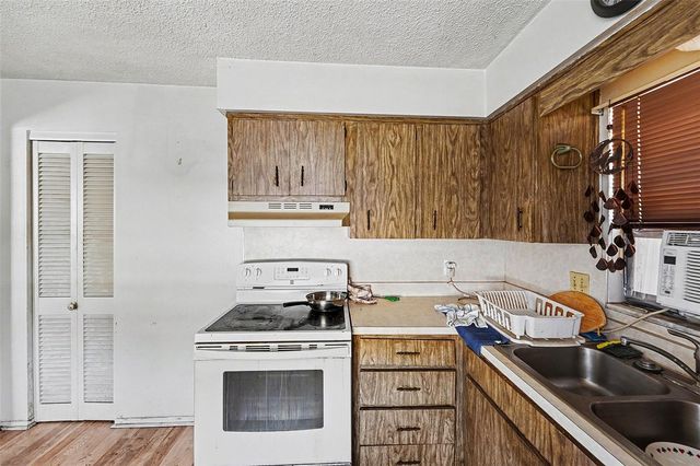 3050 MEADOW LAKE AVENUE, Largo, FL 33771