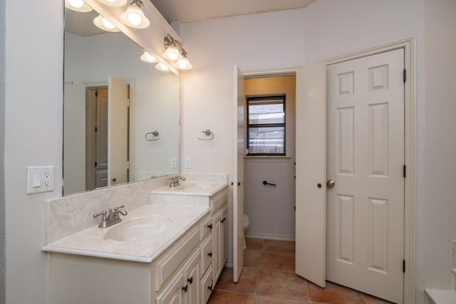 618 Stone Canyon Drive, Irving, TX 75063