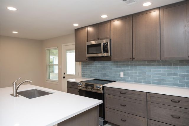 811 Sara Rose Street, Houston, TX 77018
