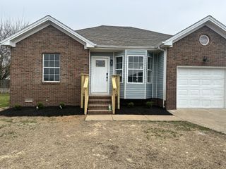 136 Man O War Dr, Oak Grove, KY 42262