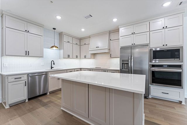 4100 W Olive Street, Rogers, AR 72756