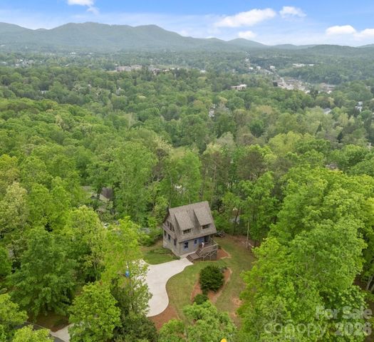 106 McCauley Drive, Asheville, NC 28803