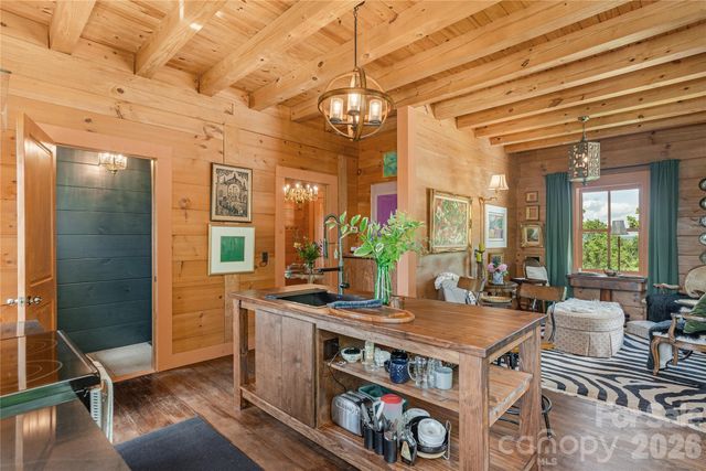 106 McCauley Drive, Asheville, NC 28803