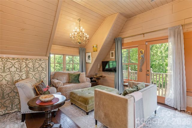 106 McCauley Drive, Asheville, NC 28803