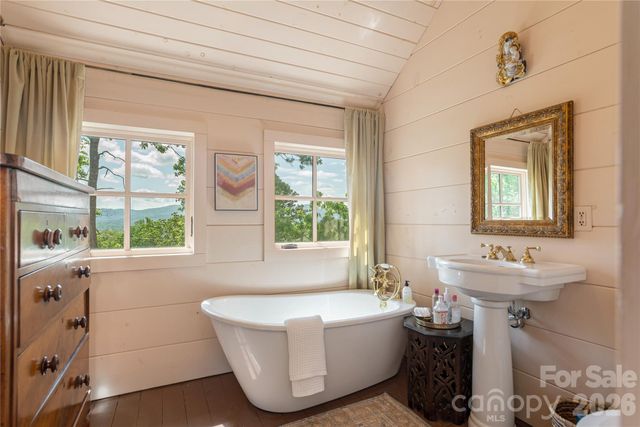 106 McCauley Drive, Asheville, NC 28803