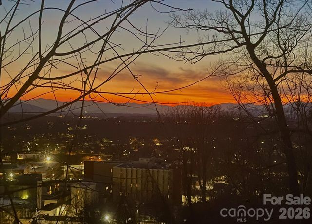 106 McCauley Drive, Asheville, NC 28803