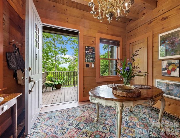 106 McCauley Drive, Asheville, NC 28803
