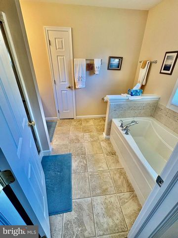 102 HEATHER GLEN DR, Red Lion, PA 17356