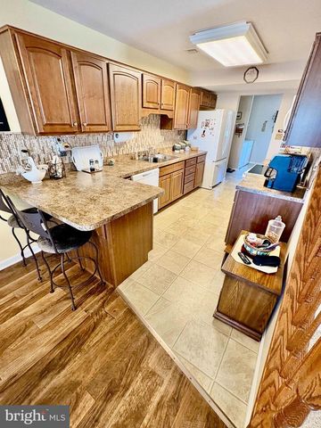 102 HEATHER GLEN DR, Red Lion, PA 17356