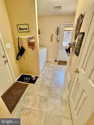 102 HEATHER GLEN DR, Red Lion, PA 17356