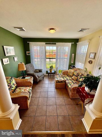 102 HEATHER GLEN DR, Red Lion, PA 17356