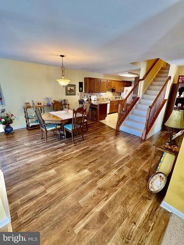 102 HEATHER GLEN DR, Red Lion, PA 17356