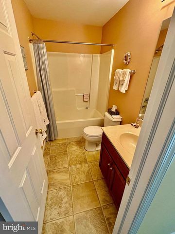 102 HEATHER GLEN DR, Red Lion, PA 17356