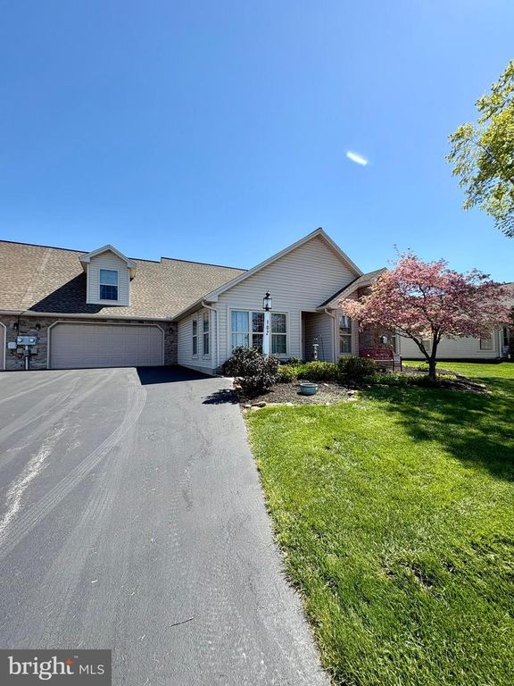 102 HEATHER GLEN DR, Red Lion, PA 17356