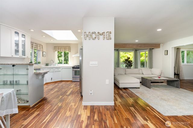 2726 Pioneer Way E, Tacoma, WA 98404