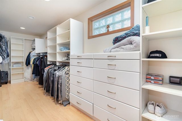 2726 Pioneer Way E, Tacoma, WA 98404