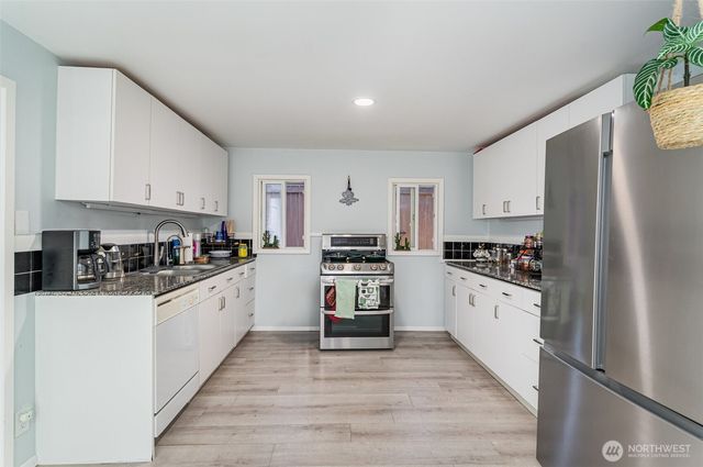 2726 Pioneer Way E, Tacoma, WA 98404