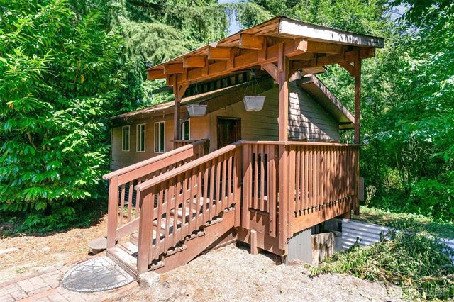 2726 Pioneer Way E, Tacoma, WA 98404