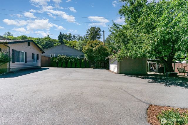 2726 Pioneer Way E, Tacoma, WA 98404