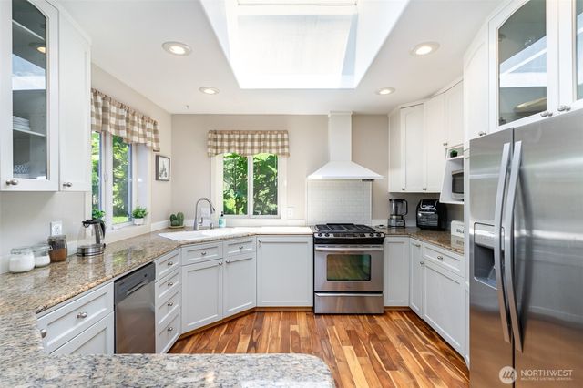 2726 Pioneer Way E, Tacoma, WA 98404