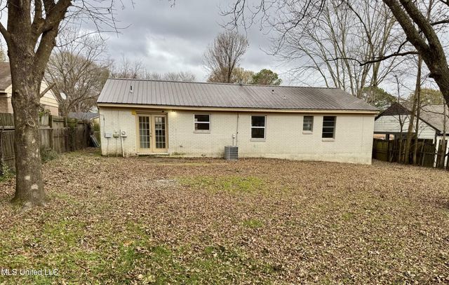 8241 Ashbrook Drive, Southaven, MS 38671