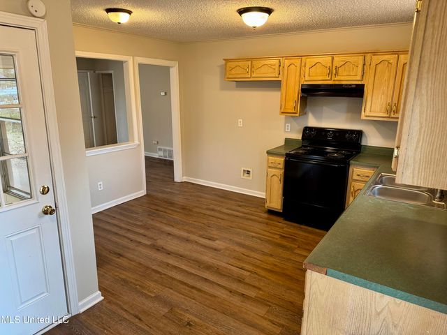 8241 Ashbrook Drive, Southaven, MS 38671